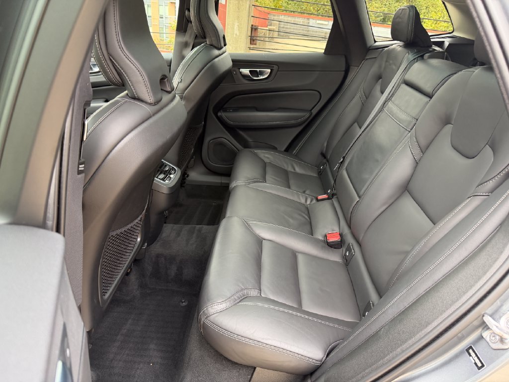 Used 2021 Volvo XC60 T5 Inscription w/ Advanced Package AWD/4WD image 25