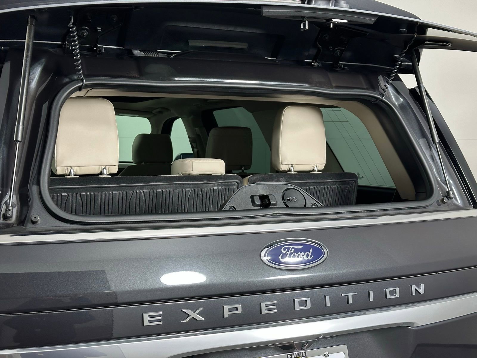 Used 2023 Ford Expedition Platinum image 32