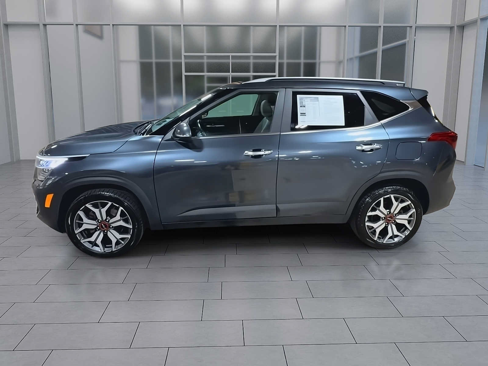 Used 2022 Kia Seltos SX w/ Sunroof Package AWD/4WD image 5