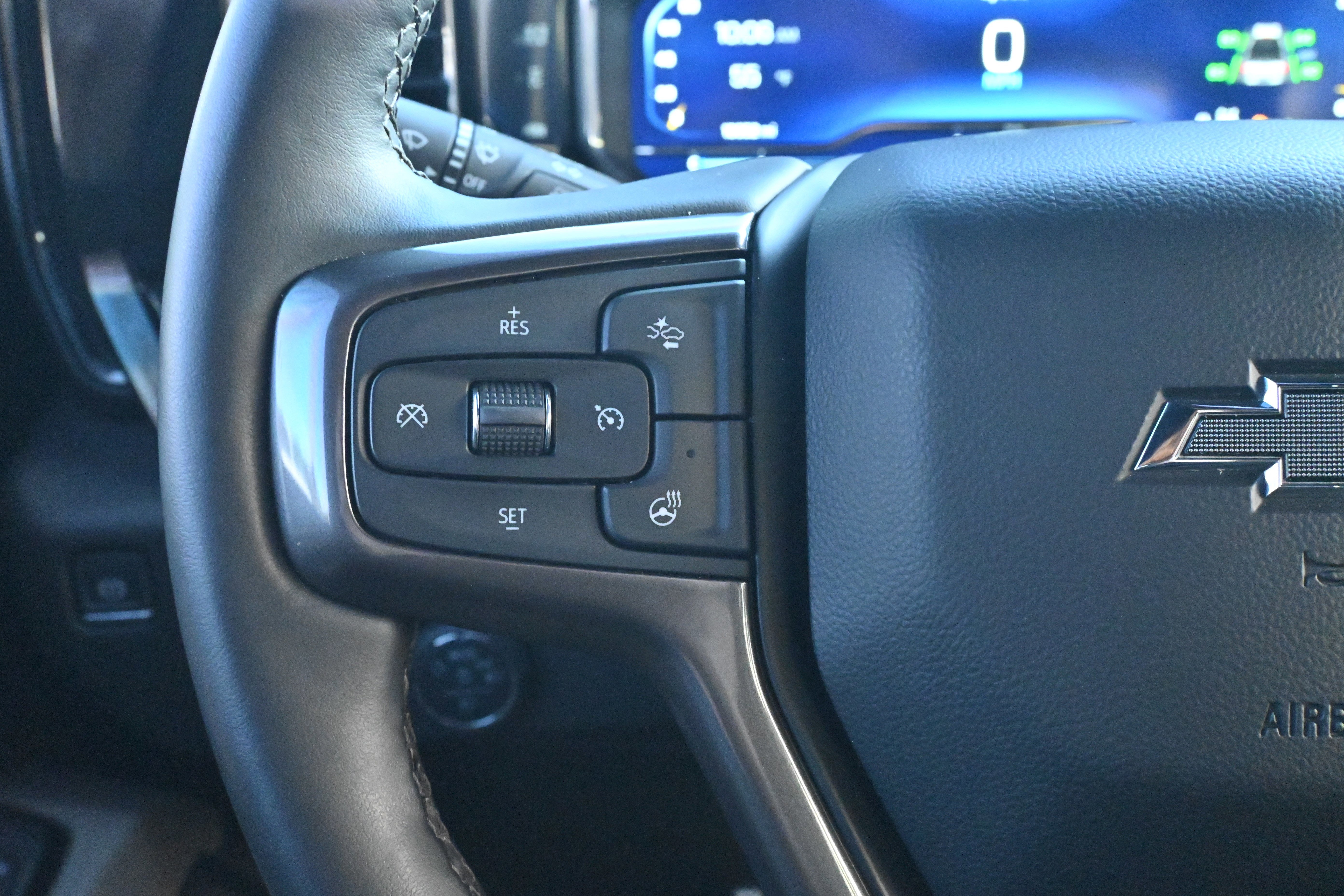 Used 2025 Chevrolet Silverado 2500 ZR2 w/ Technology Package image 32