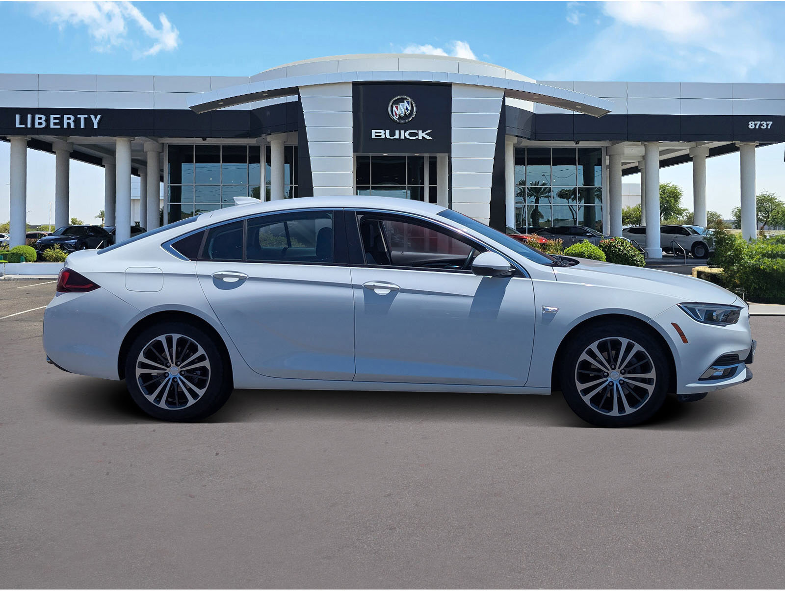 Used 2018 Buick Regal Essence image 2
