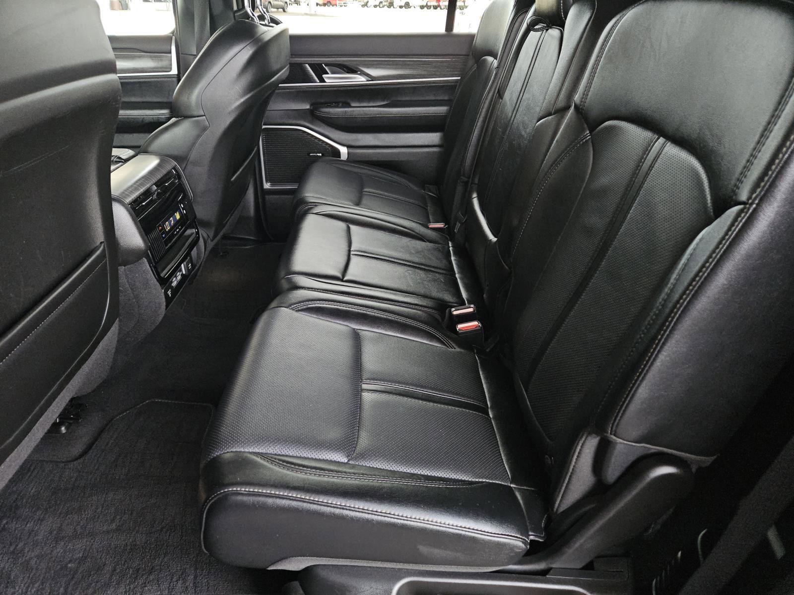 Used 2024 Jeep Wagoneer L Series II w/ Flexible Seating Group image 29