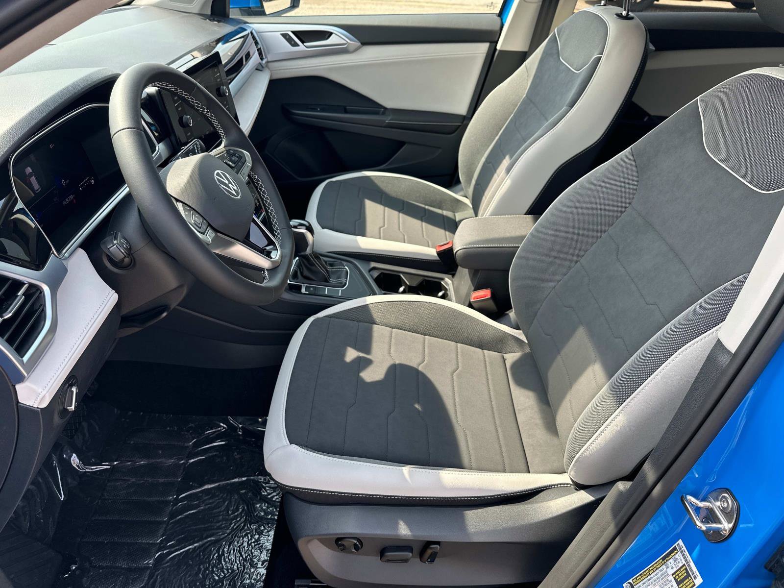 New 2025 Volkswagen Taos SE image 19