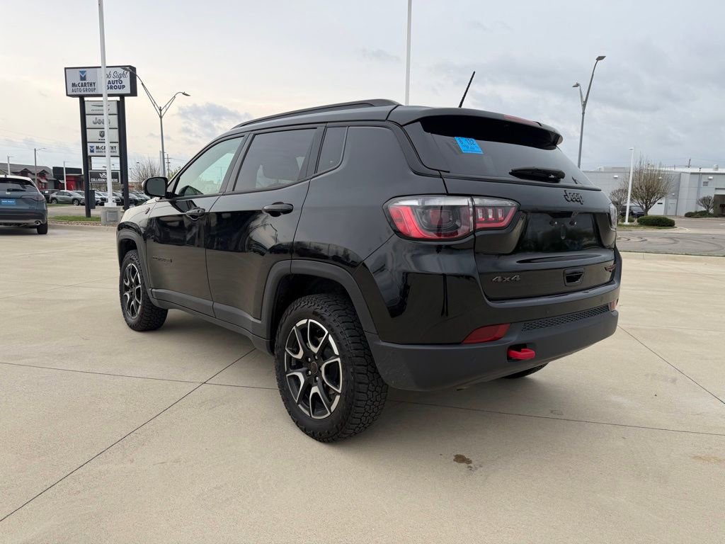 Used 2025 Jeep Compass Trailhawk AWD/4WD image 3