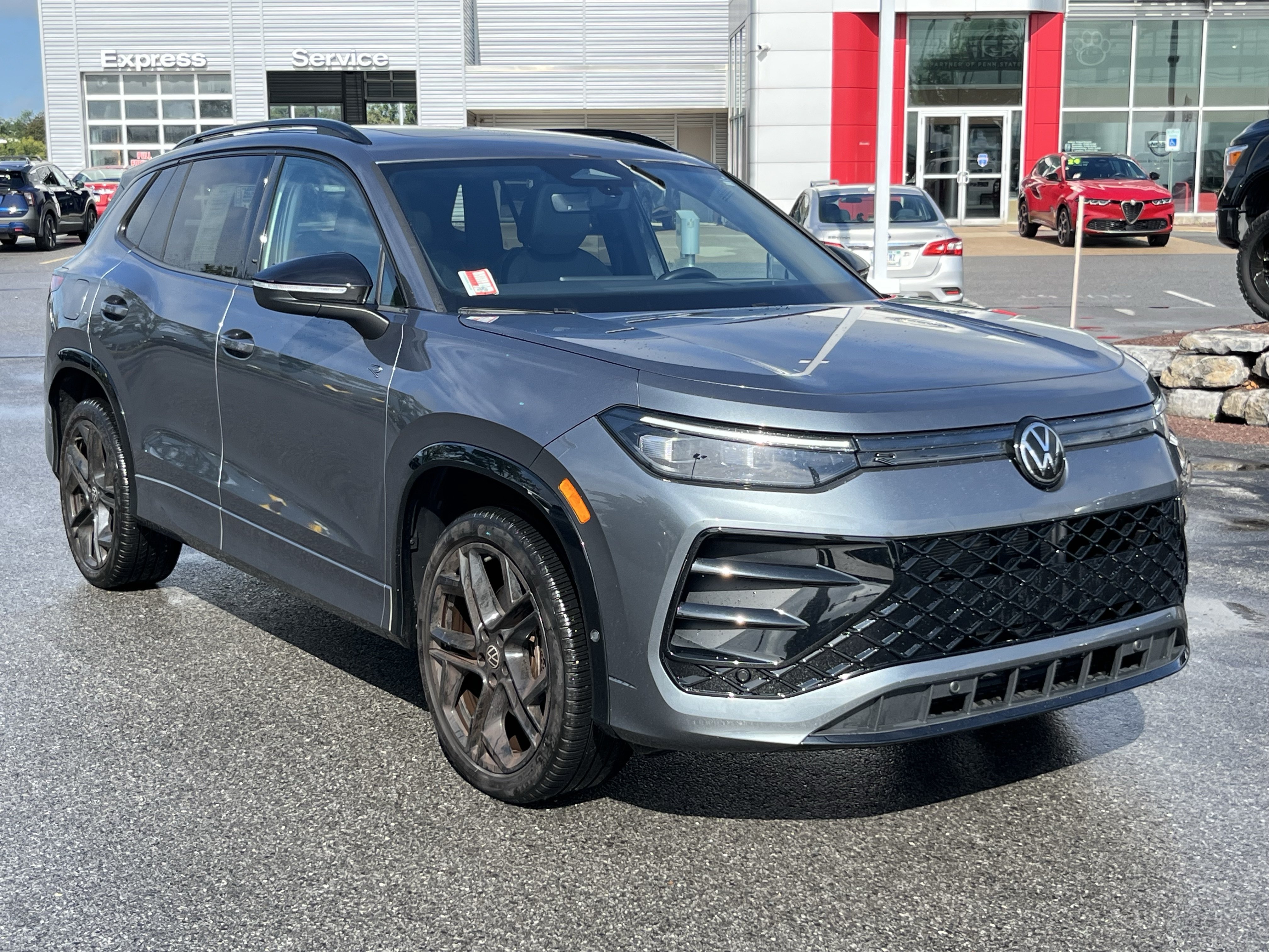 Used 2025 Volkswagen Tiguan SE R-Line
