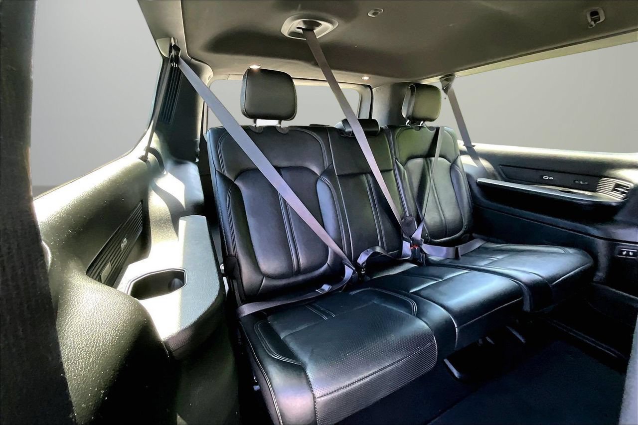 Certified 2024 Jeep Wagoneer L Series II w/ Flexible Seating Group AWD/4WD image 25
