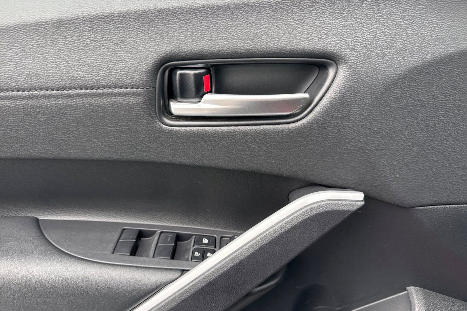 Used 2024 Toyota Corolla Cross XLE image 10