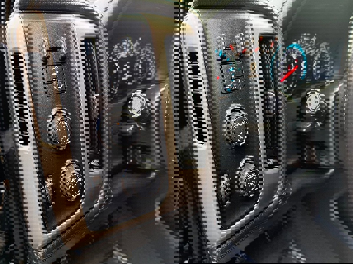 Used 2019 GMC Sierra 3500 Denali w/ Duramax Plus Package image 17