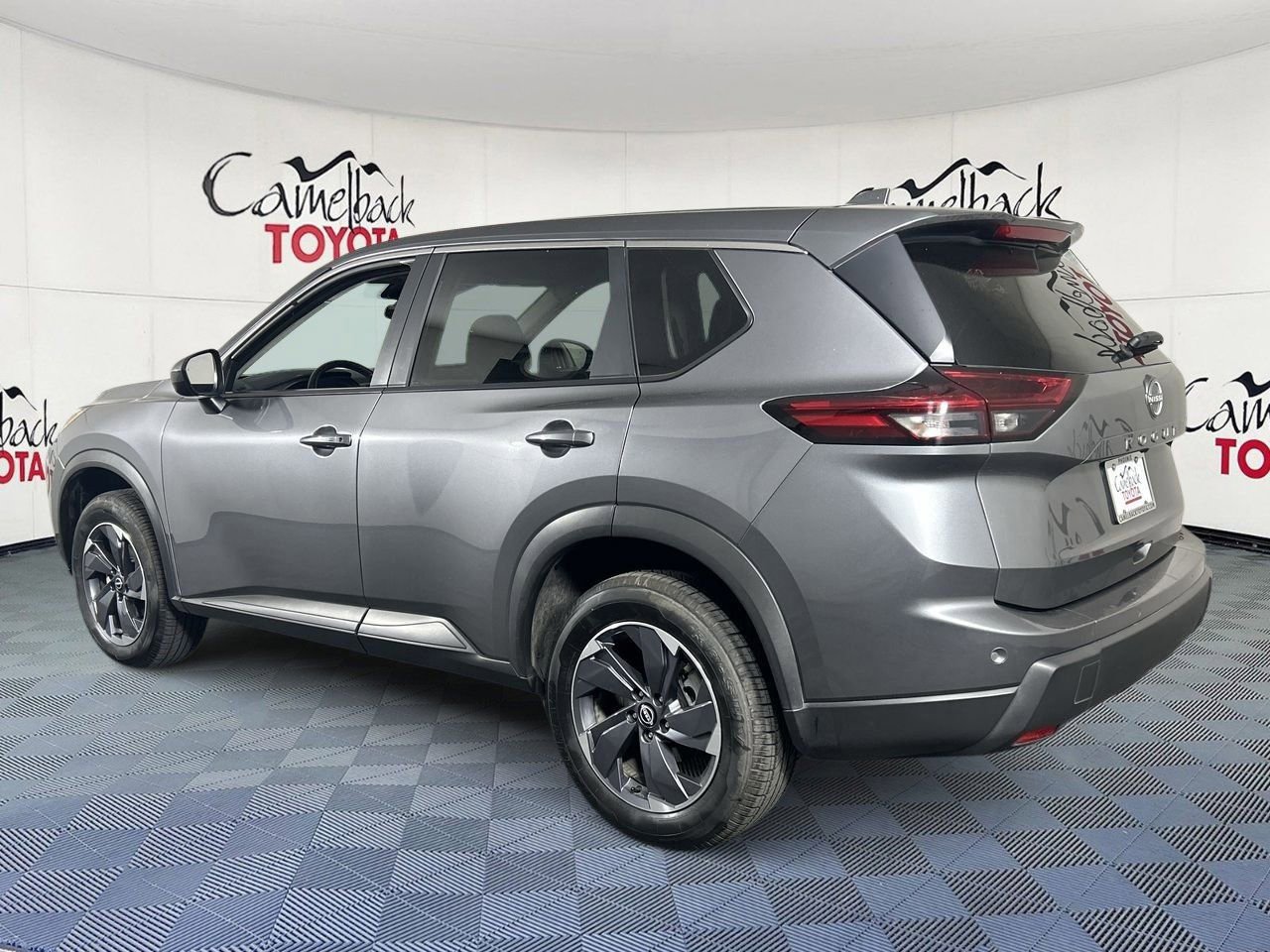 Used 2025 Nissan Rogue SV FWD image 5