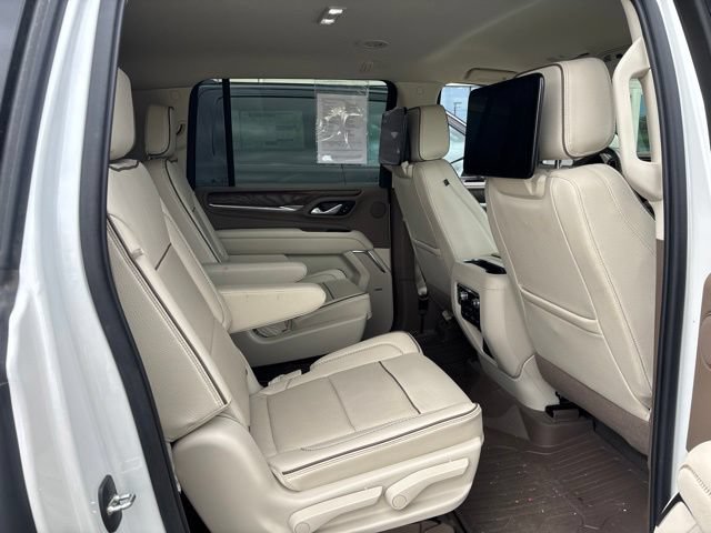 Used 2023 GMC Yukon XL Denali w/ Advanced Technology Package AWD/4WD image 15