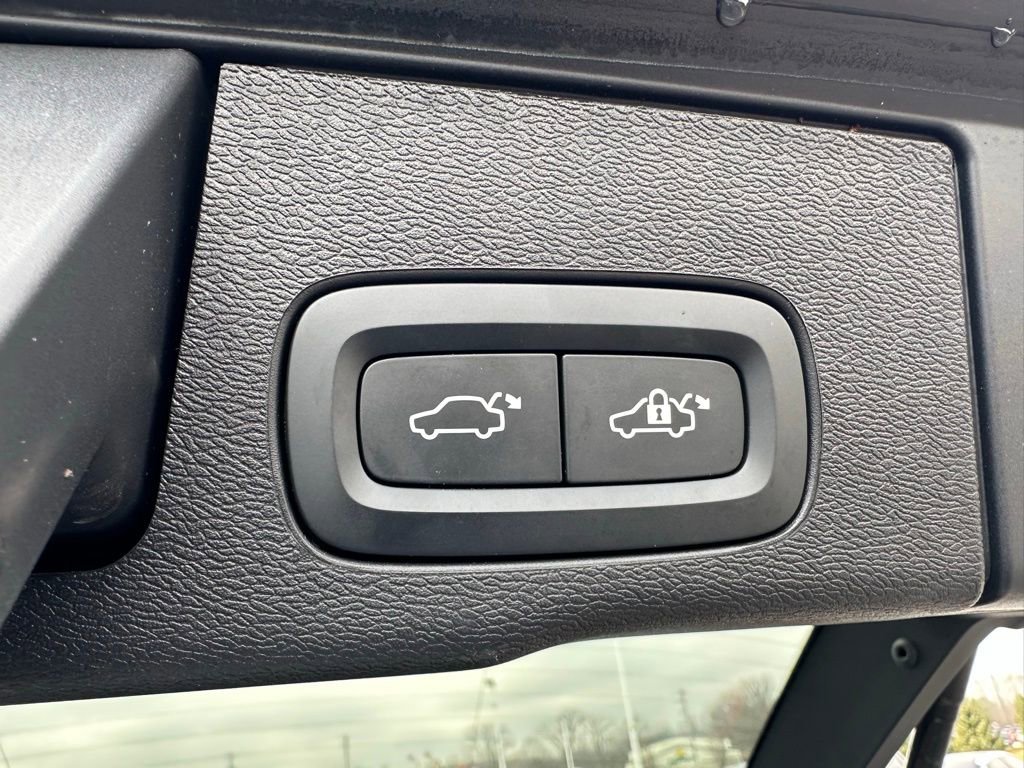 Used 2022 Volvo XC60 B5 Momentum image 31