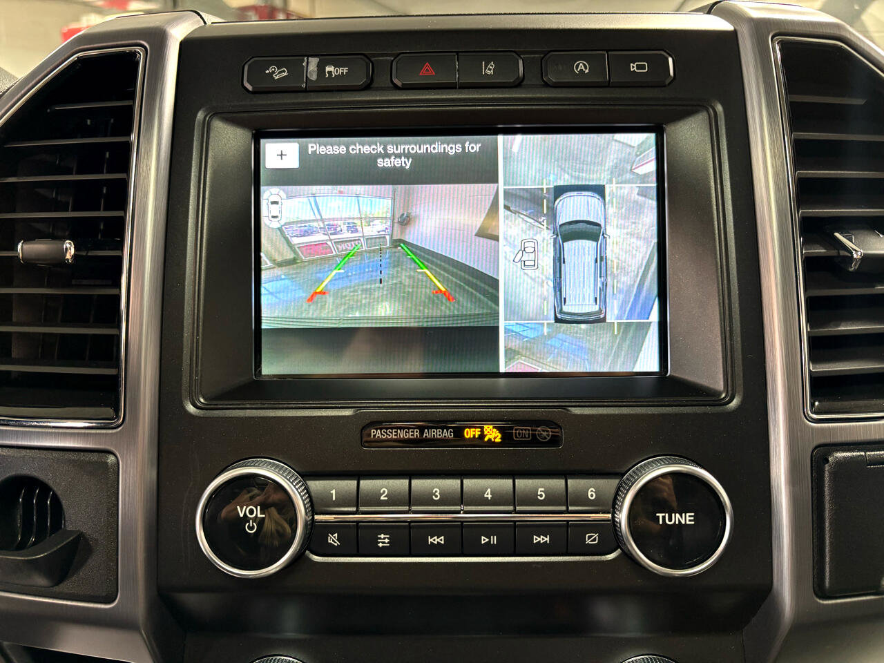 Used 2019 Ford Expedition Platinum image 38