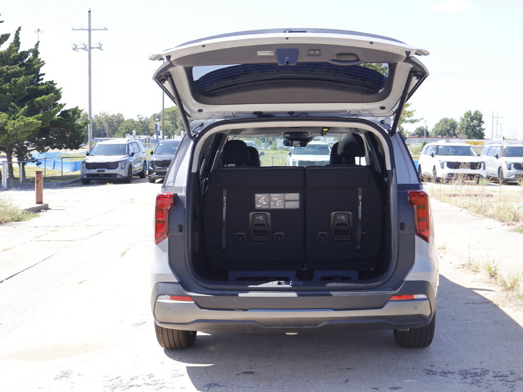 New 2027 Kia Carnival SX w/ Dark Edition Package FWD image 6