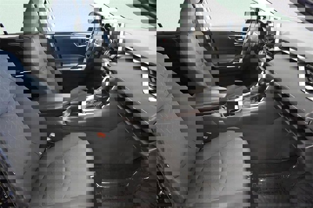 Used 2025 Toyota RAV4 XLE w/ Convenience Package image 21