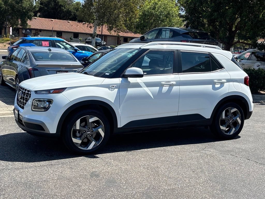 Used 2024 Hyundai Venue SEL FWD image 7