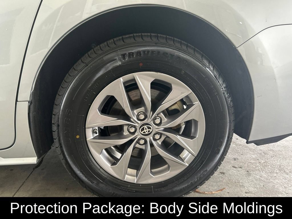 Used 2025 Toyota Sienna XLE FWD image 17