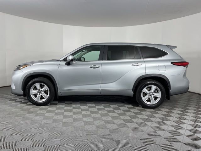 Used 2023 Toyota Highlander L image 6