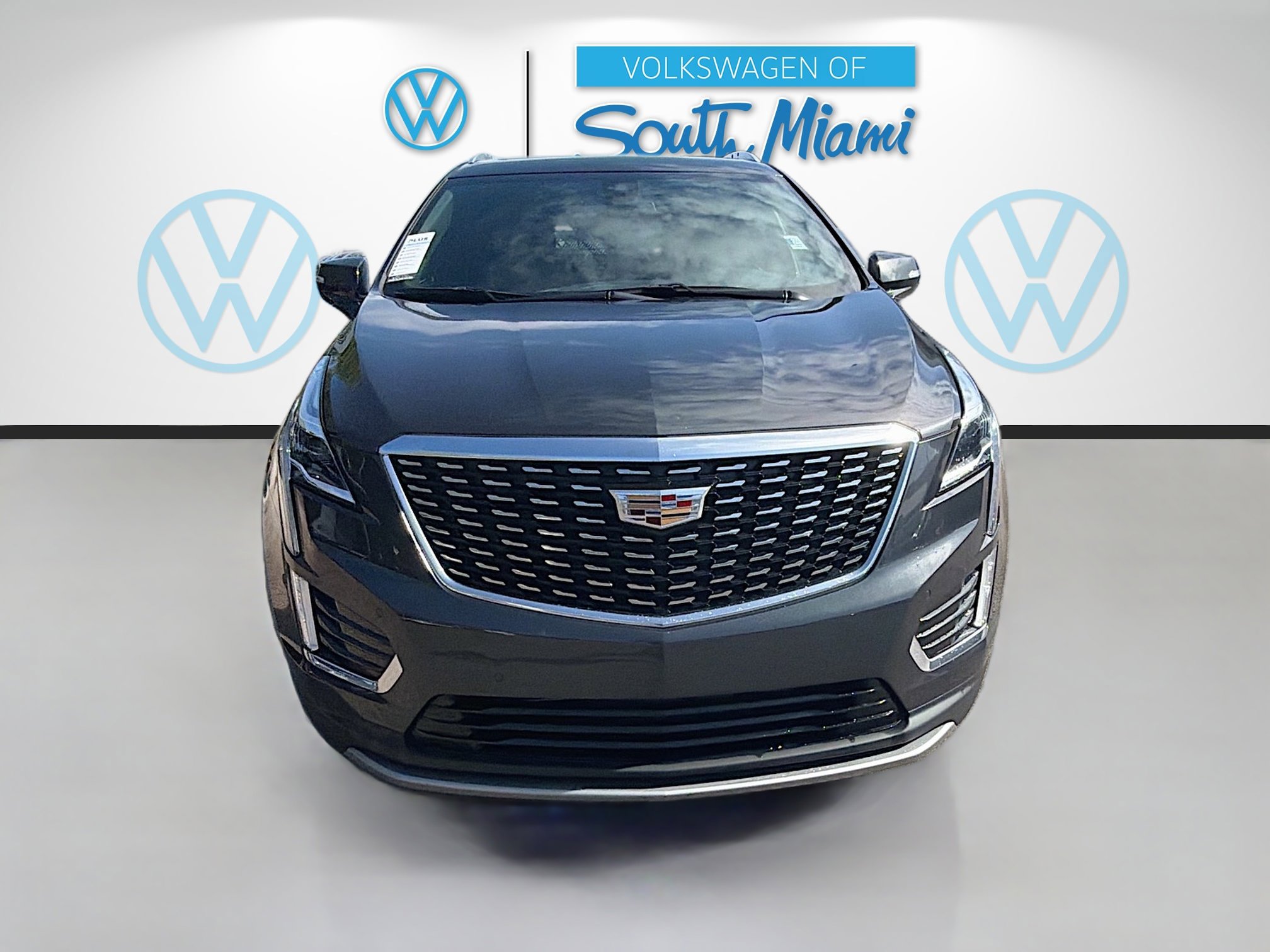 Used 2023 Cadillac XT5 Premium Luxury image 2