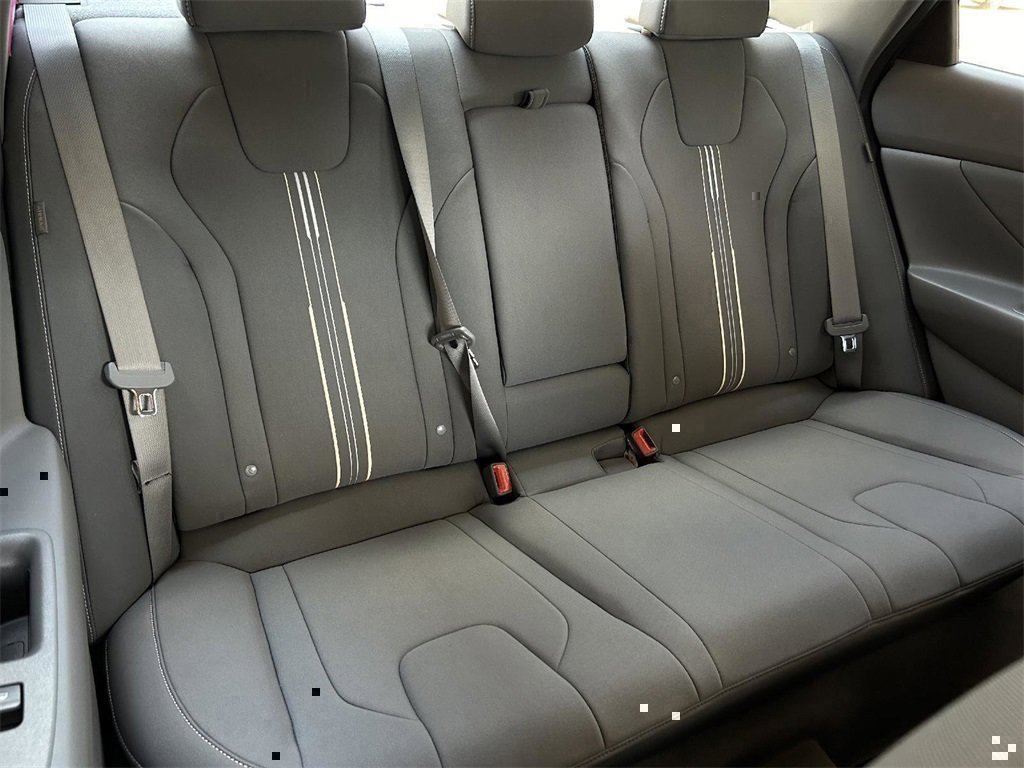 Used 2024 Hyundai Elantra SEL w/ Convenience Package image 21