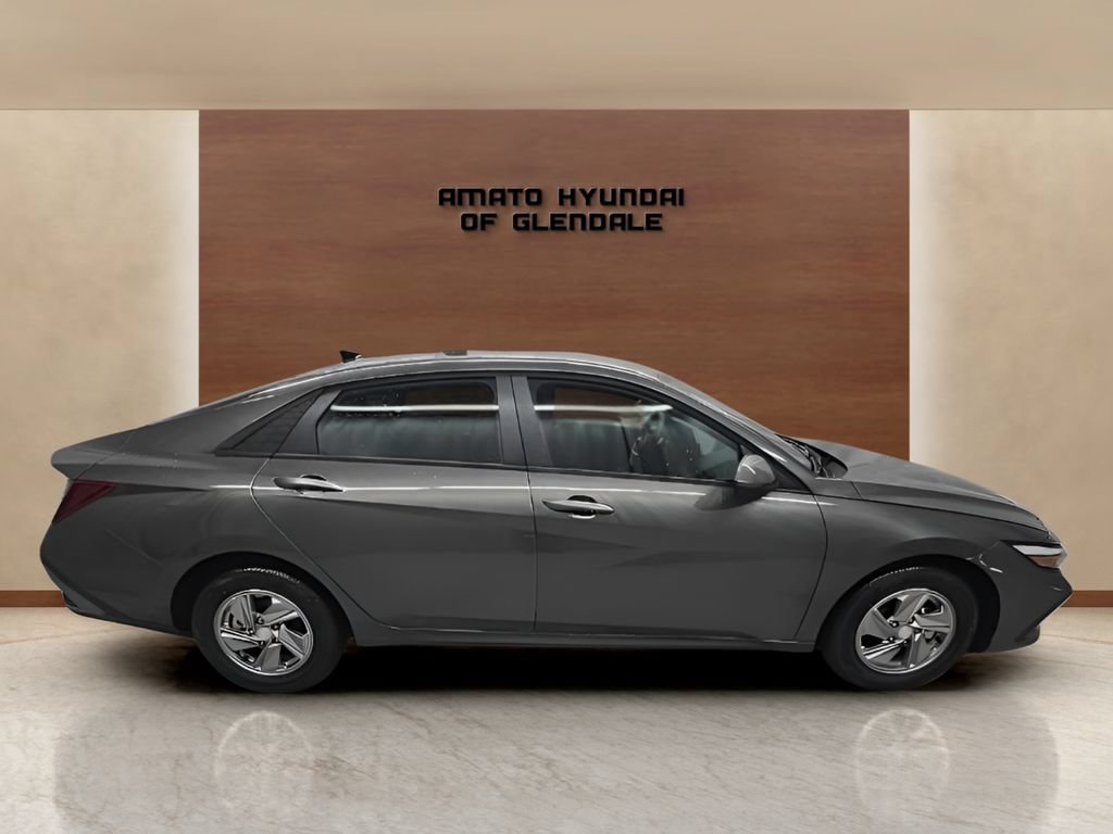 New 2026 Hyundai Elantra SE FWD image 8