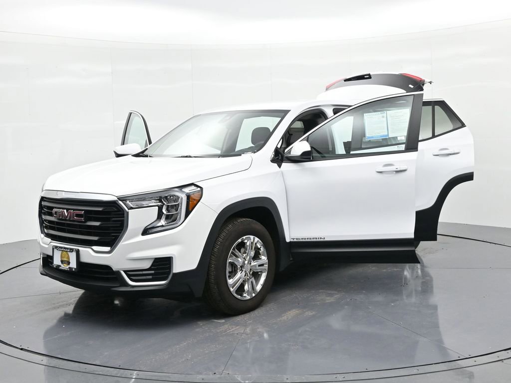 Used 2024 GMC Terrain SLE image 24