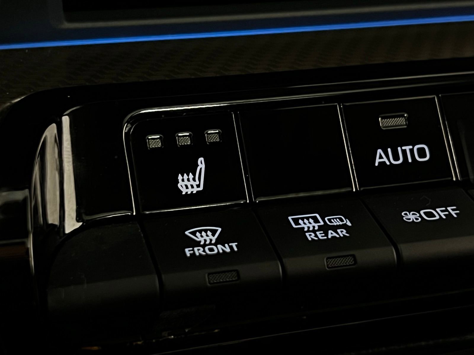 Certified 2024 Toyota Prius XLE image 20