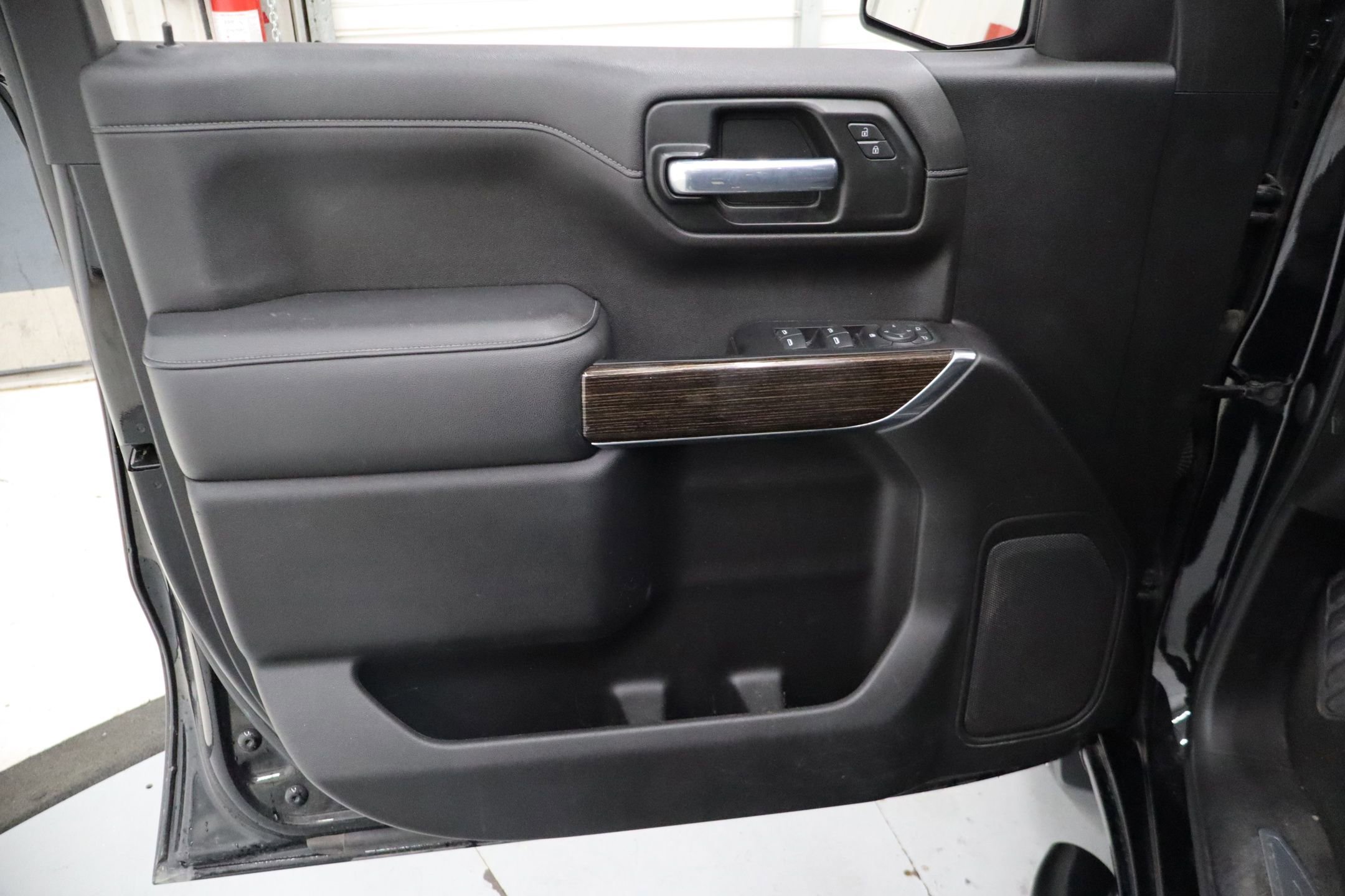 Used 2021 GMC Sierra 1500 SLE w/ Preferred Package AWD/4WD image 11