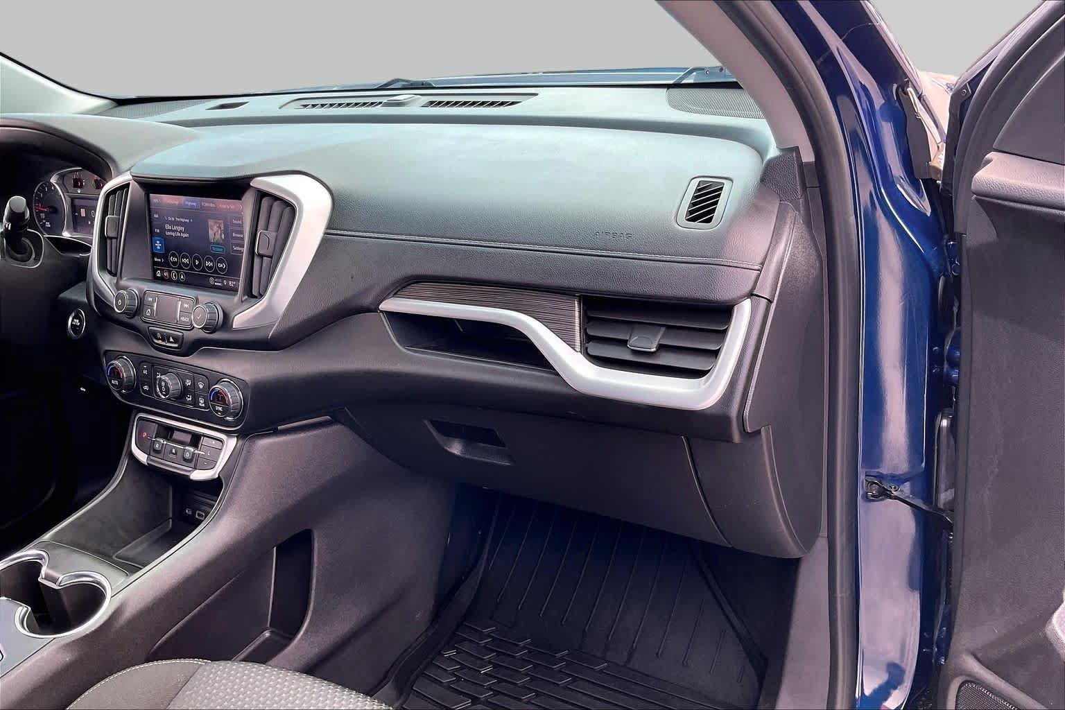 Used 2022 GMC Terrain SLE w/ Driver Convenience Package FWD image 17