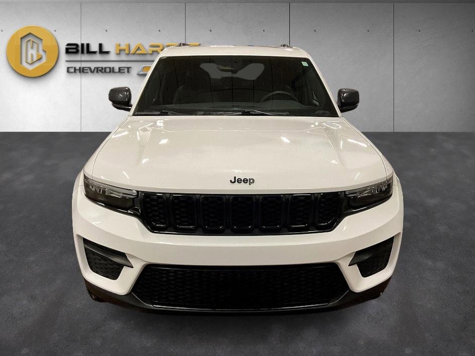 Used 2023 Jeep Grand Cherokee Altitude image 8