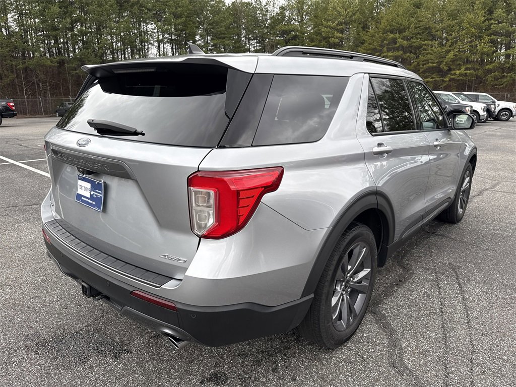 Used 2022 Ford Explorer XLT w/ Equipment Group 202A image 7