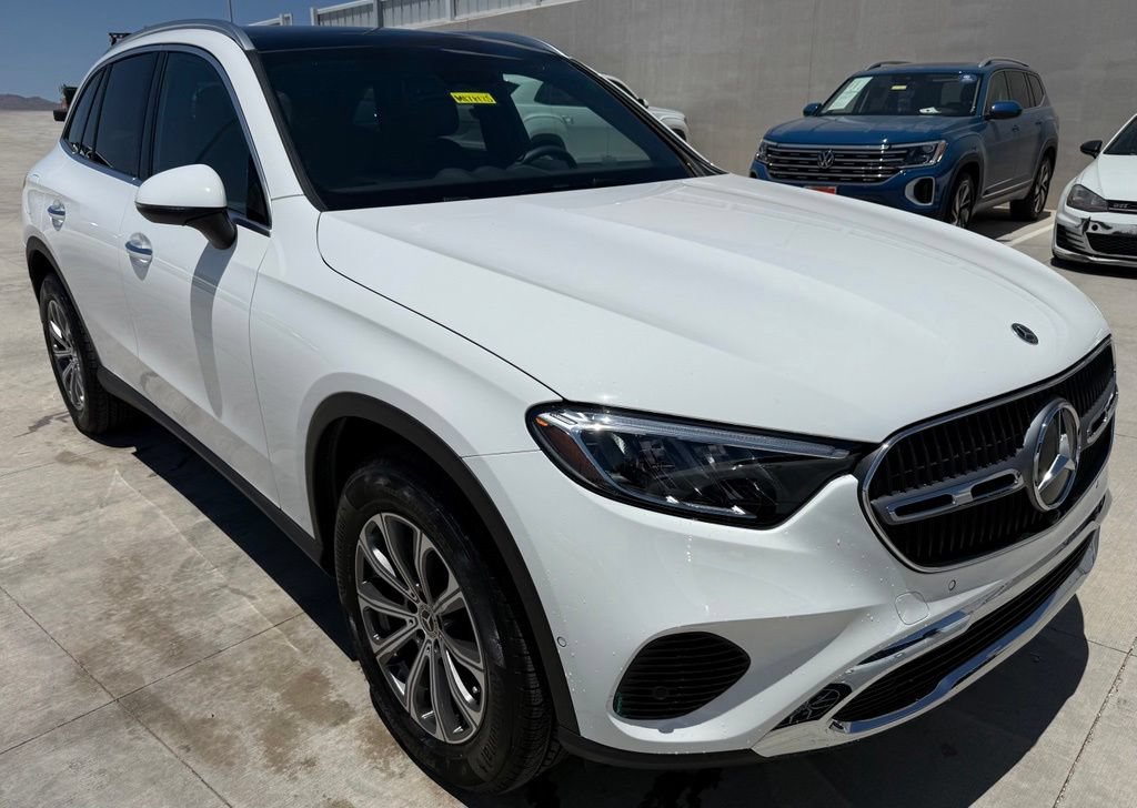 Used 2026 Mercedes-Benz GLC 300 4MATIC image 2