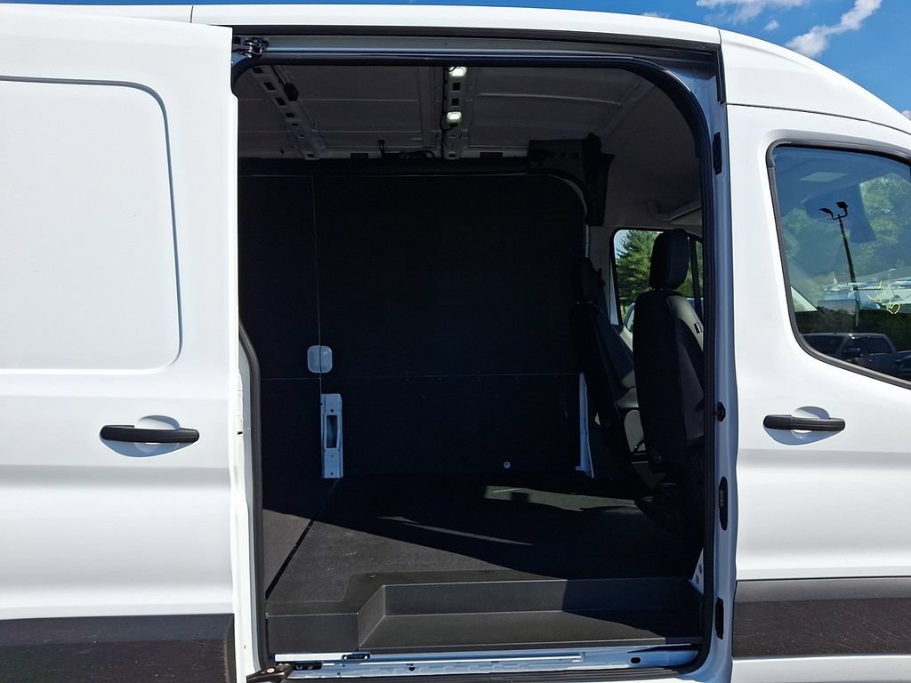 New 2026 Ford Transit 250 148 Medium Roof Extended AWD image 6