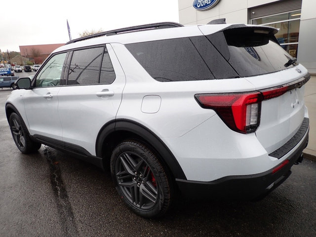New 2026 Ford Explorer ST-Line image 3