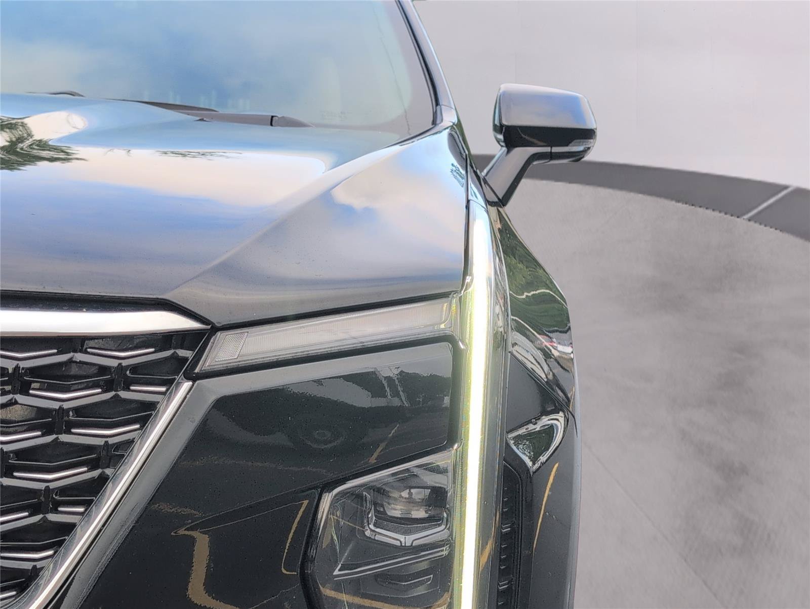 Used 2025 Cadillac XT4 Premium Luxury FWD image 35
