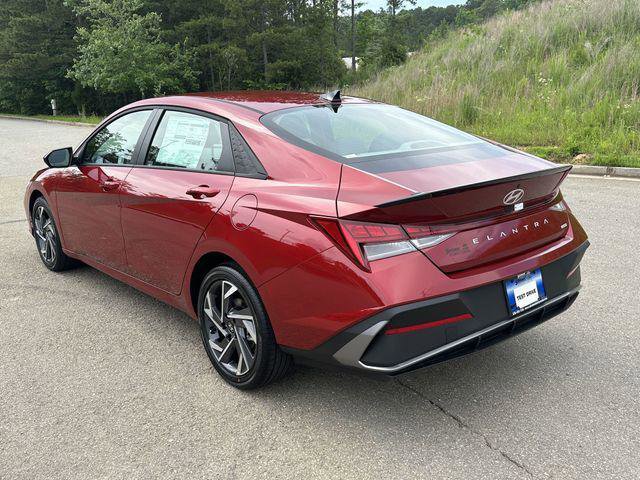 New 2025 Hyundai Elantra SEL image 3