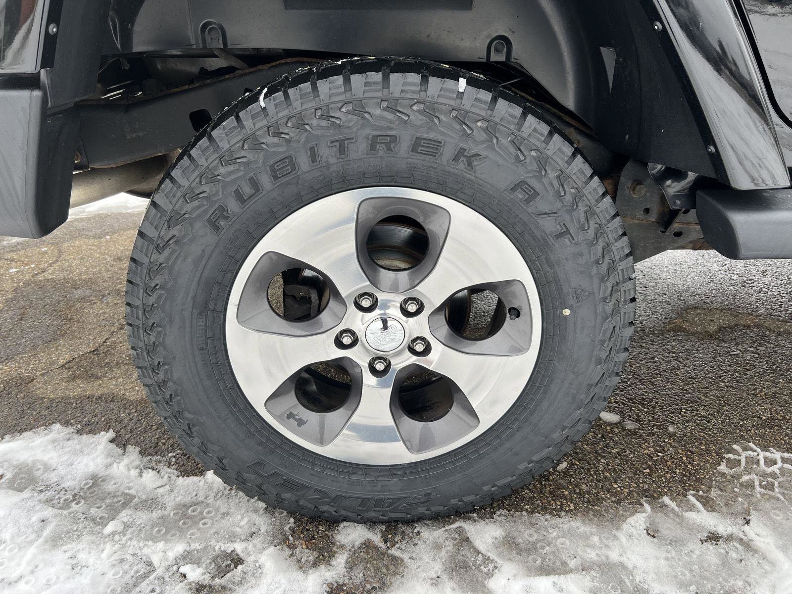 Used 2017 Jeep Wrangler Unlimited Sahara w/ Connectivity Group image 36