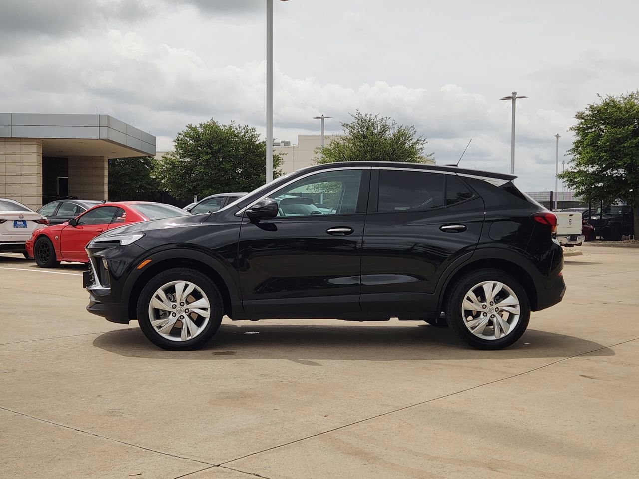 Used 2025 Buick Encore GX Preferred AWD/4WD image 4