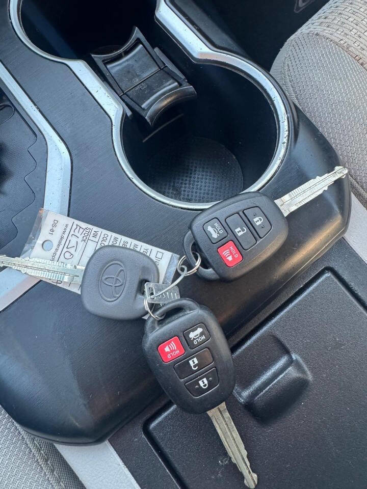 Used 2014 Toyota Camry LE FWD image 30