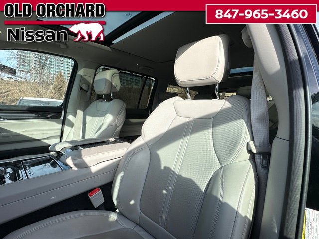 Used 2023 Jeep Wagoneer 4WD w/ Premium Group I image 12
