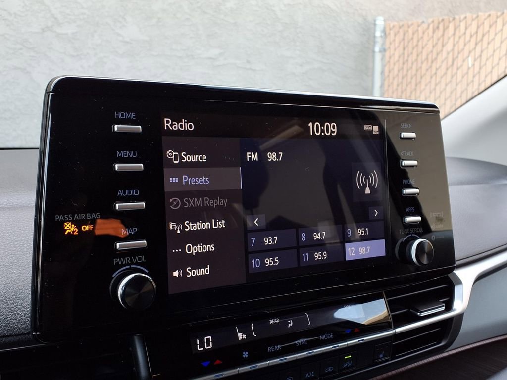 Certified 2022 Toyota Sienna XLE FWD image 7