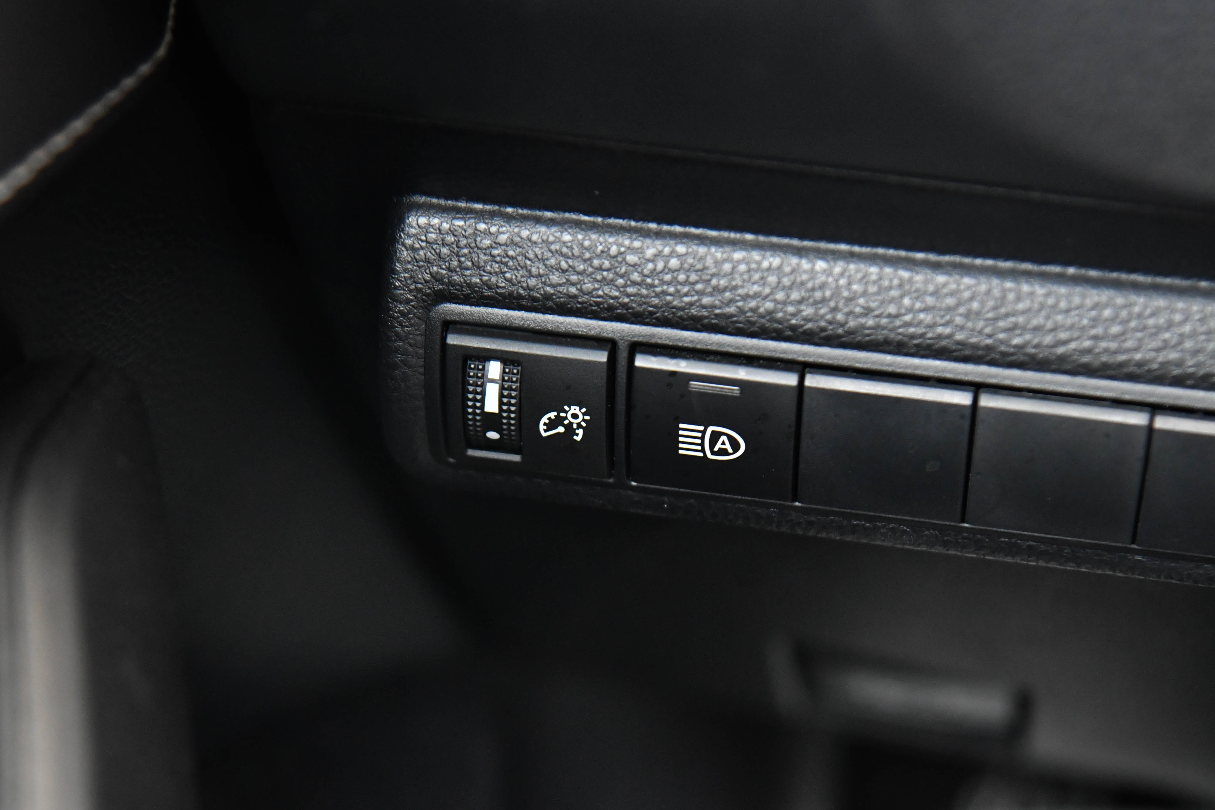 Used 2024 Toyota Corolla SE w/ SE Package image 34