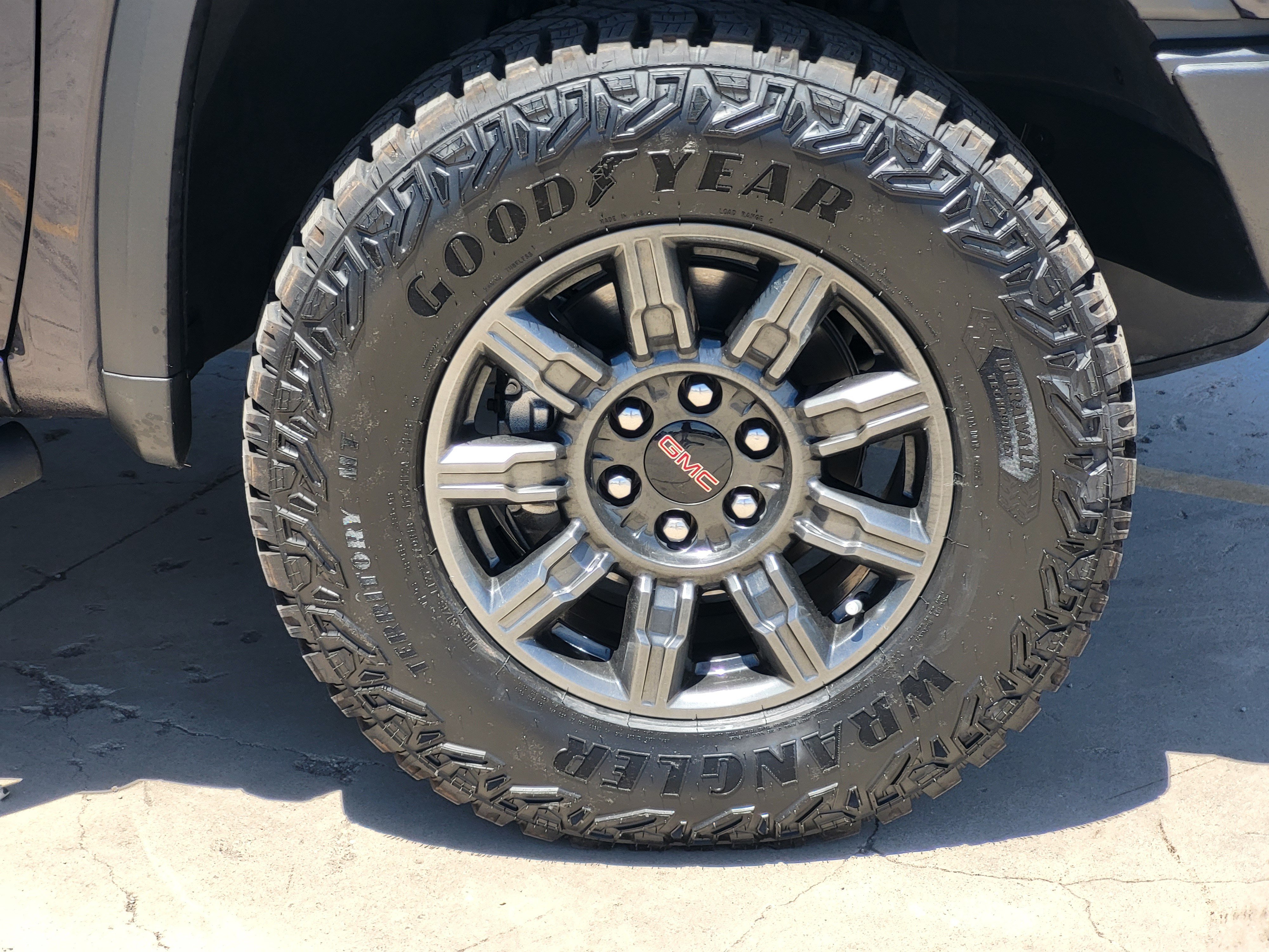 Used 2024 GMC Sierra 1500 AT4X AWD/4WD image 8