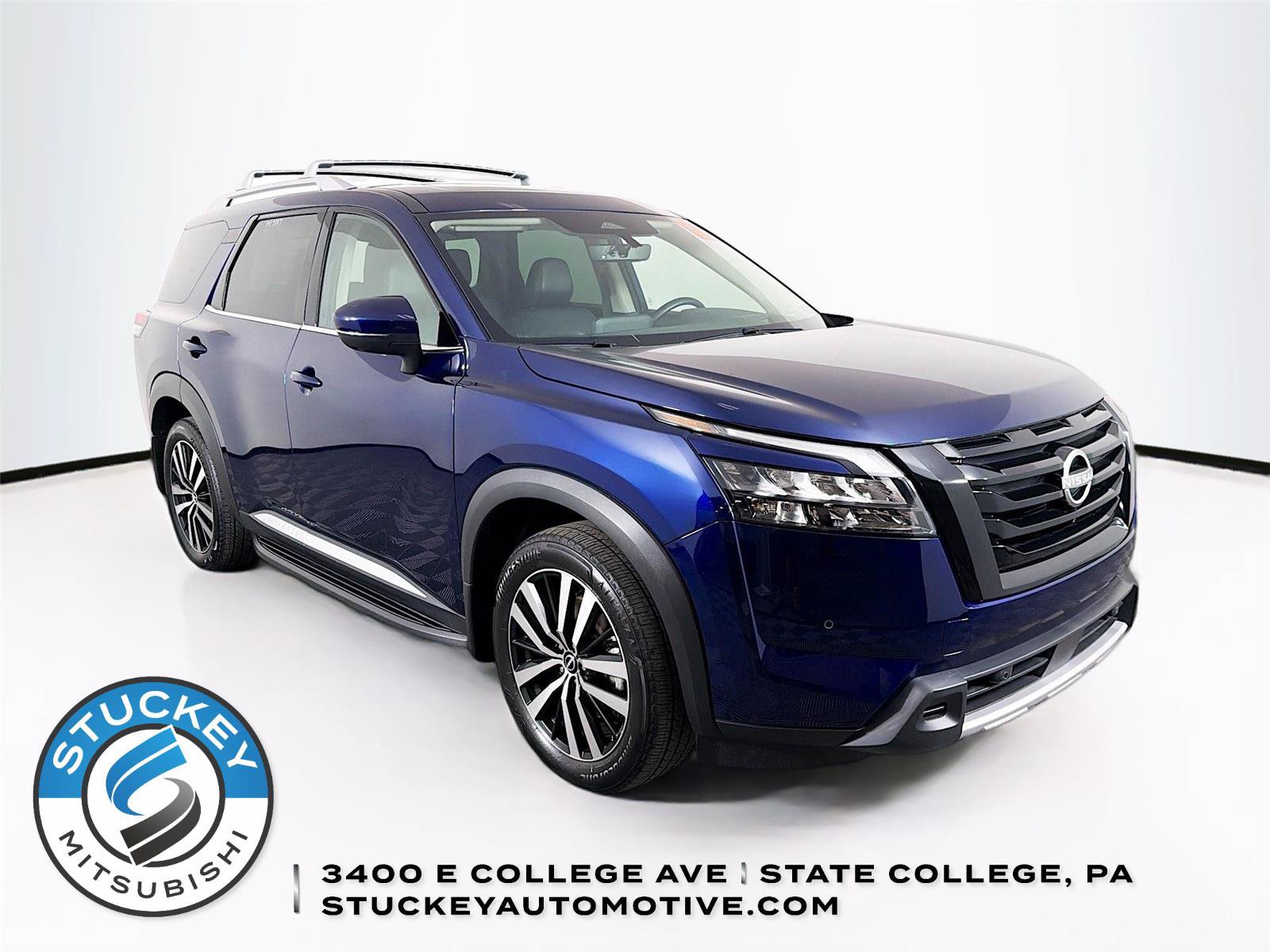 Used 2025 Nissan Pathfinder Platinum AWD/4WD image 1