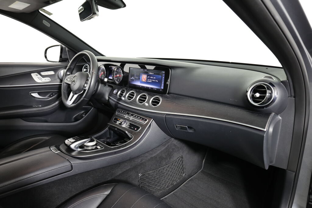 Used 2019 Mercedes-Benz E 300 4MATIC image 25