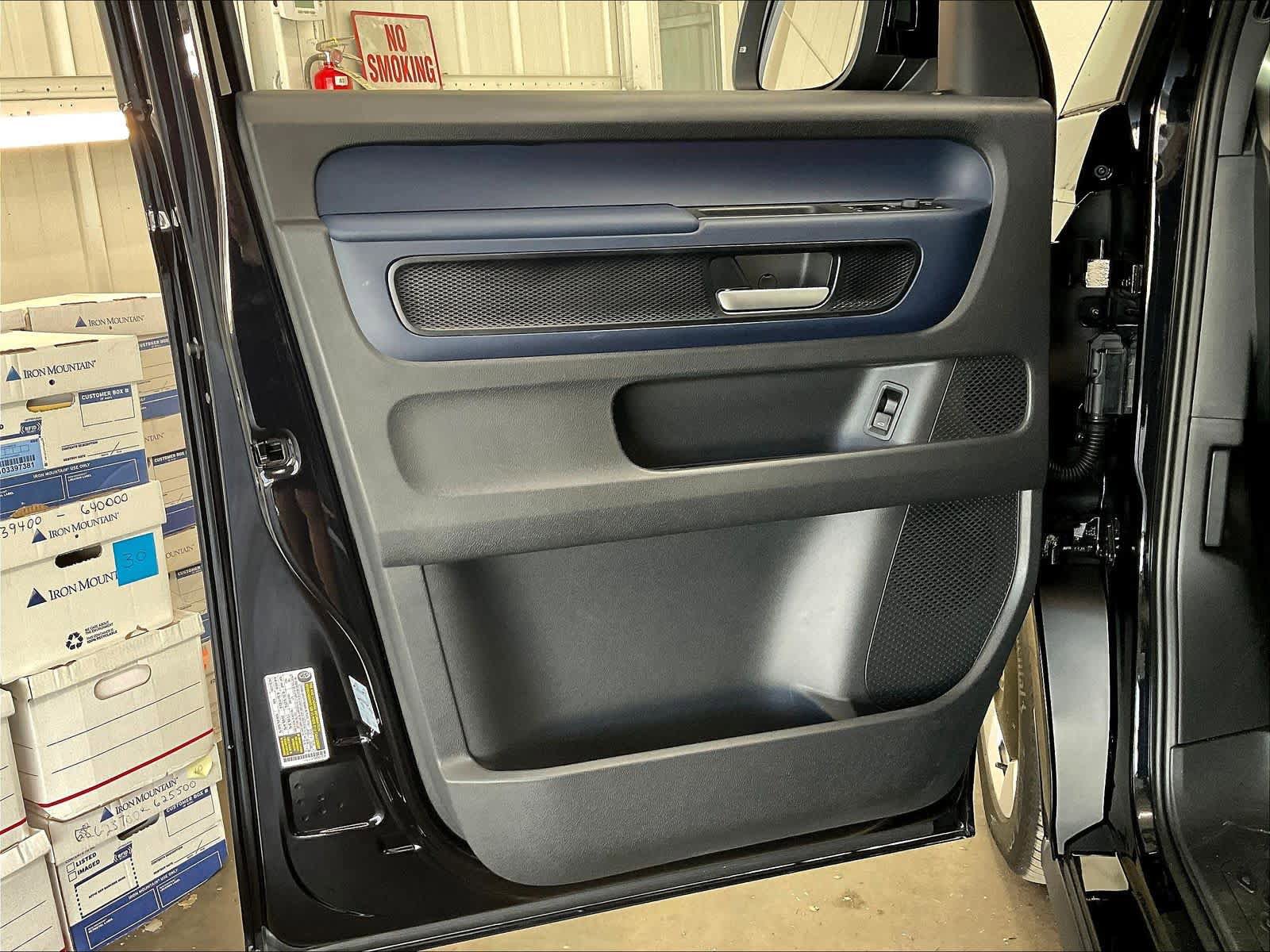New 2025 Volkswagen ID. Buzz Pro S RWD image 23