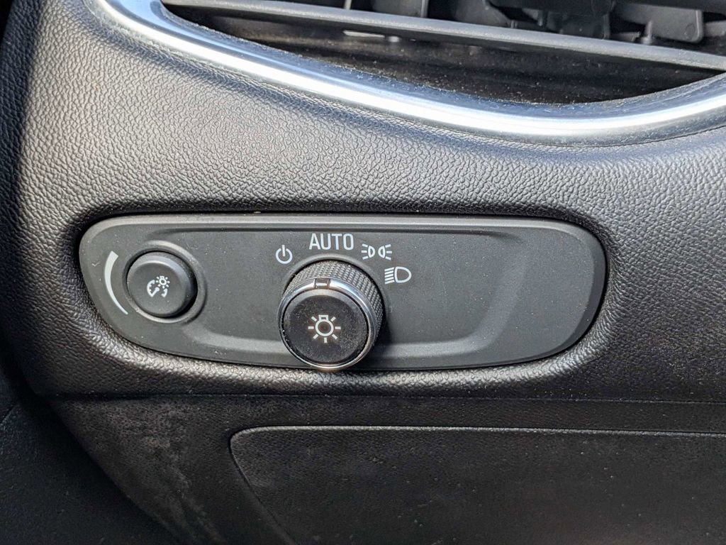 Used 2020 Chevrolet Malibu Premier image 23