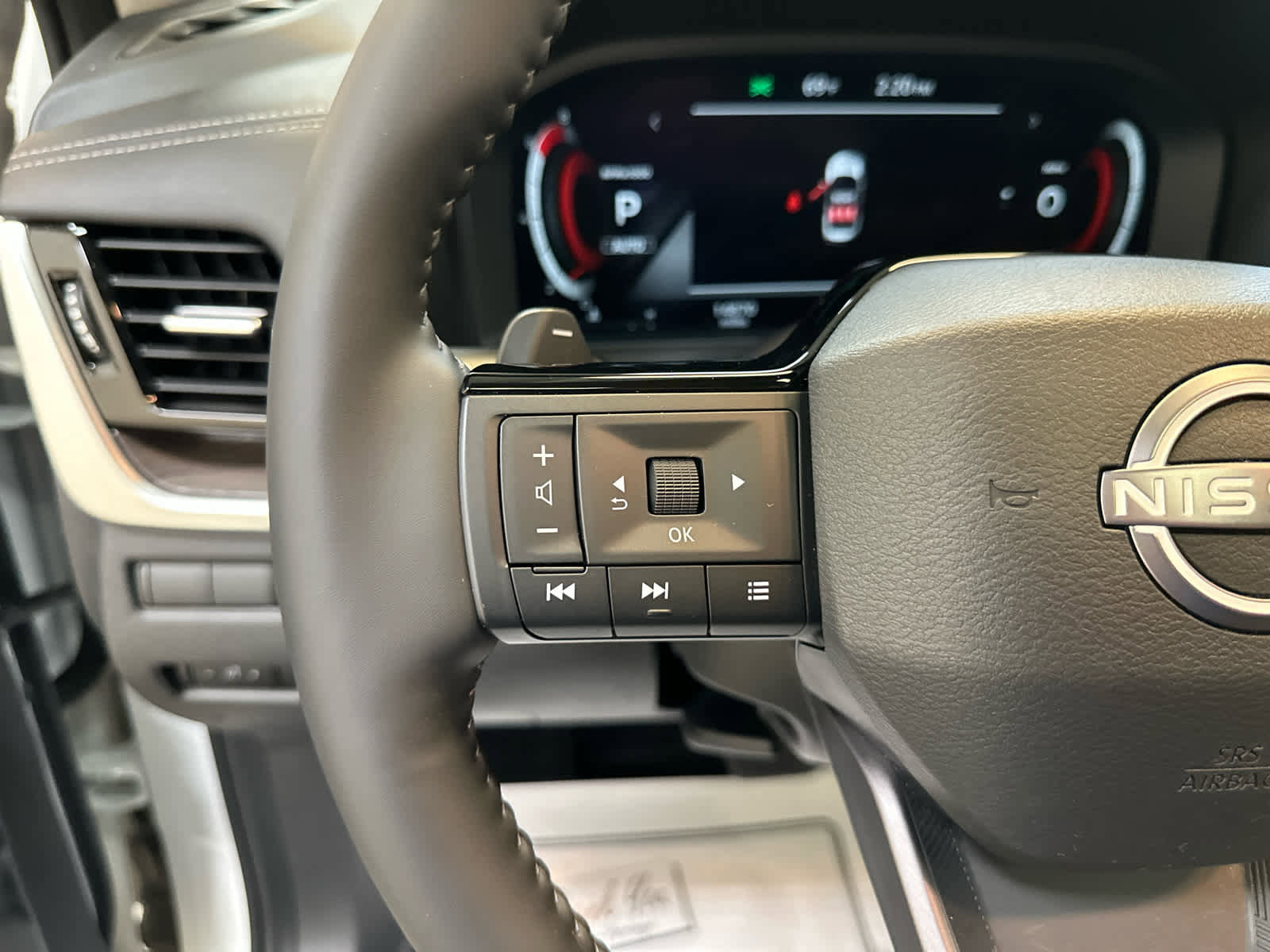 Certified 2025 Nissan Rogue Platinum image 20