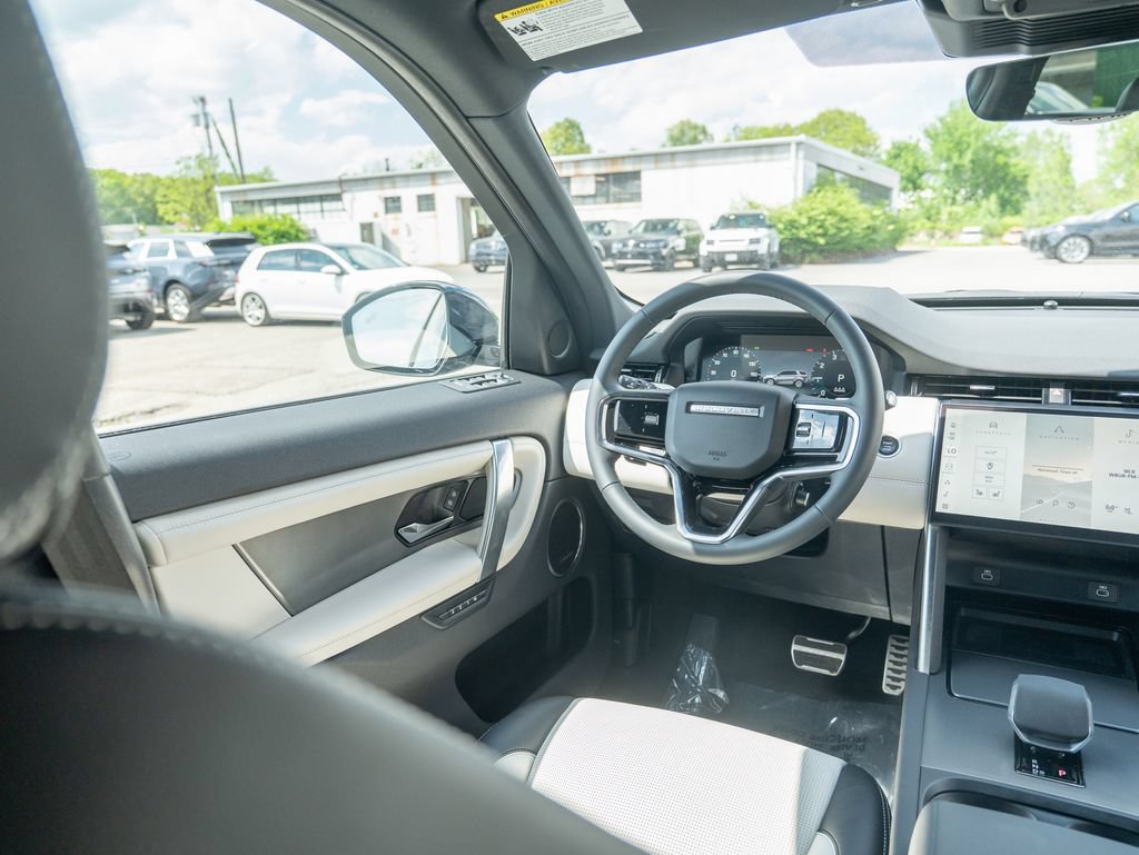 Certified 2025 Land Rover Discovery Sport Dynamic SE AWD/4WD image 19