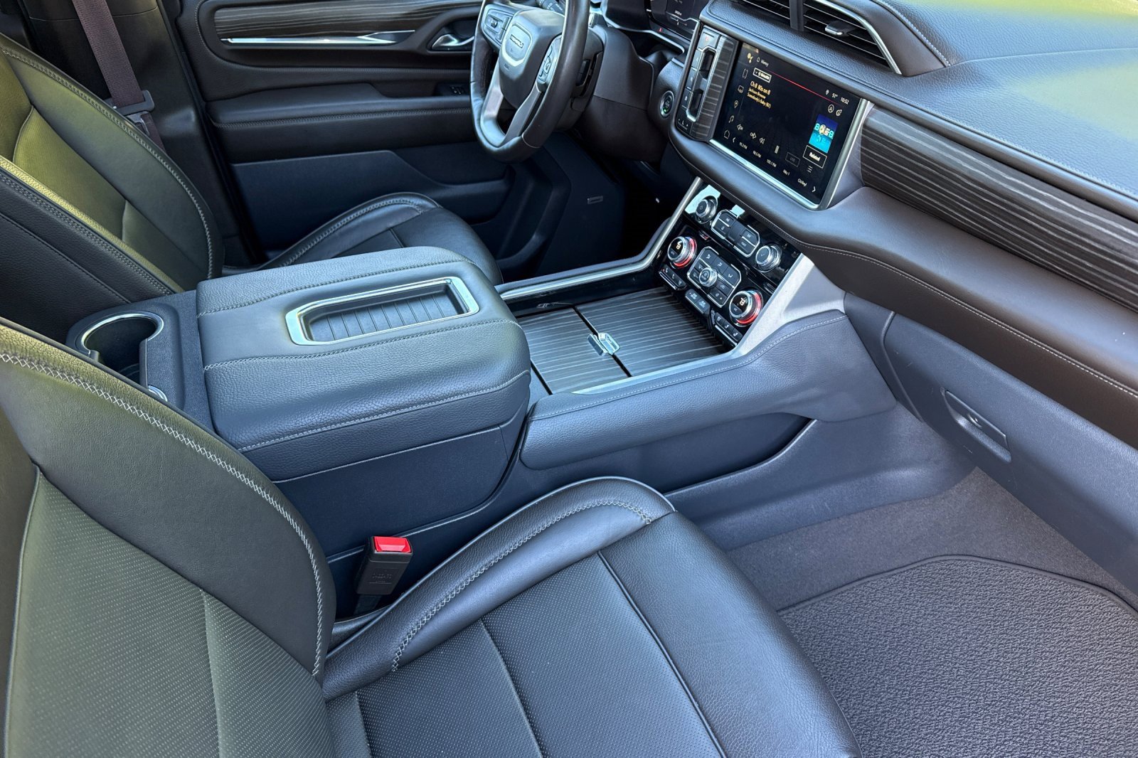 Used 2024 GMC Yukon XL Denali w/ Denali Reserve Package image 22