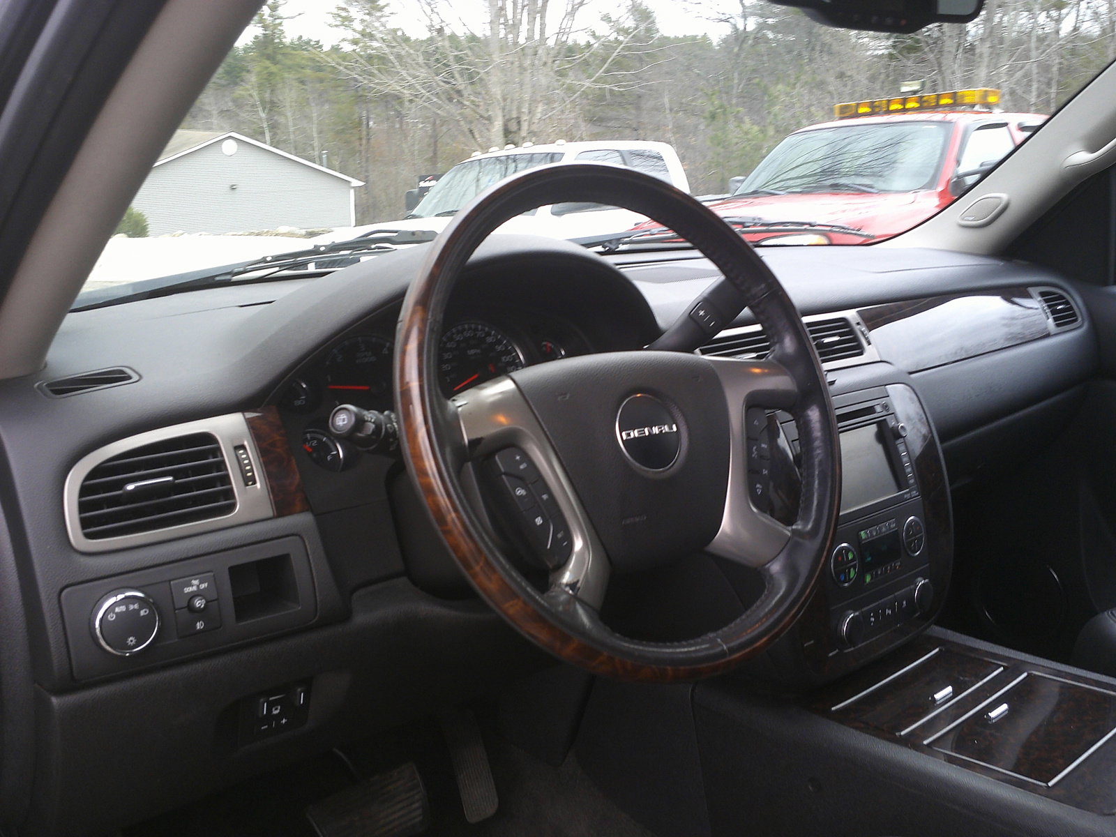 Used 2011 GMC Yukon Denali image 18